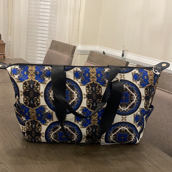 Alice + Olivia Duffle Bag in Regal Romance - Picture 5 of 7